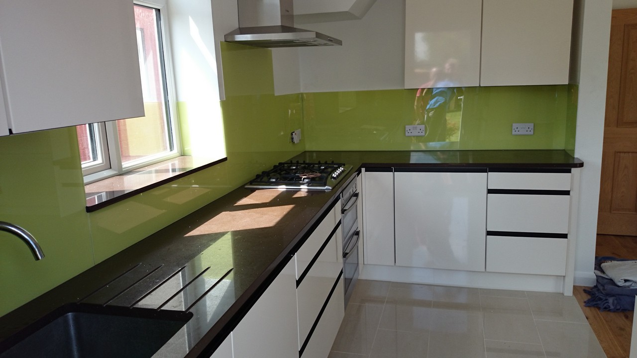 Lime green glass kitchen splashback installed by Leighton Buzzard glaziers
